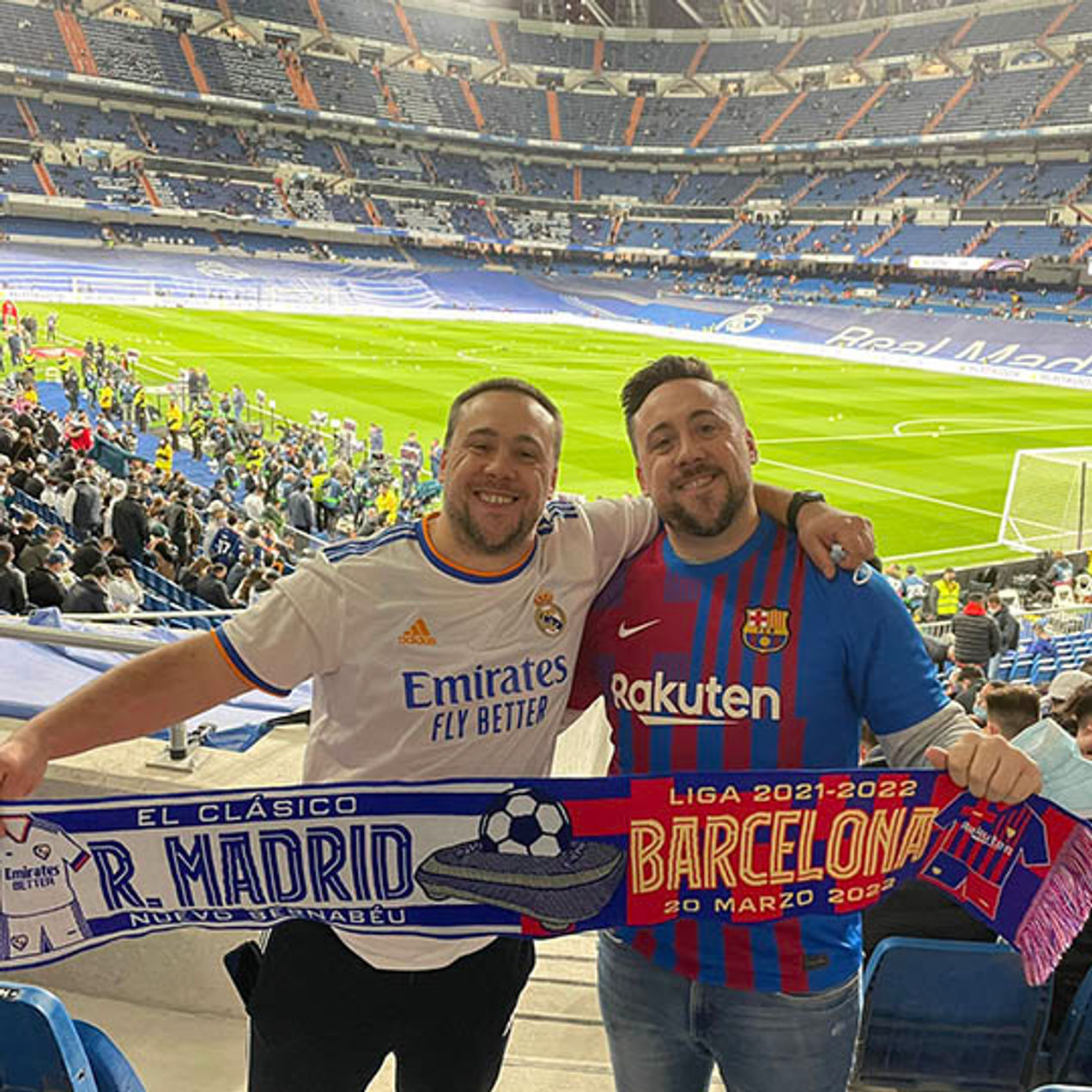 Fans Barcelona and Real Madrid
