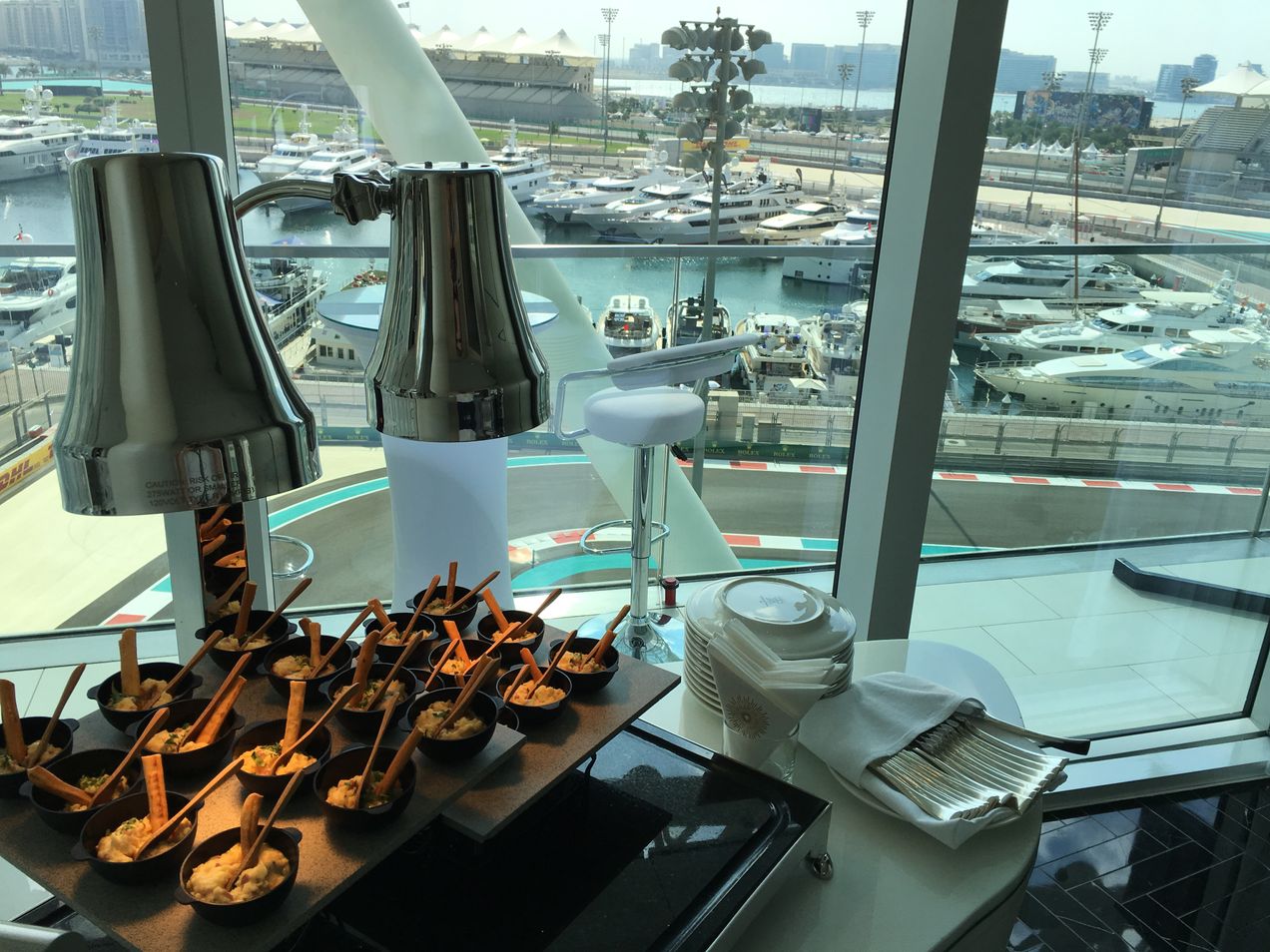 La comida se sirve en la Suite del Hotel W en el GP de Abu Dhabi