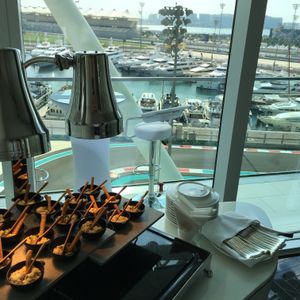 La comida se sirve en la Suite del Hotel W en el GP de Abu Dhabi