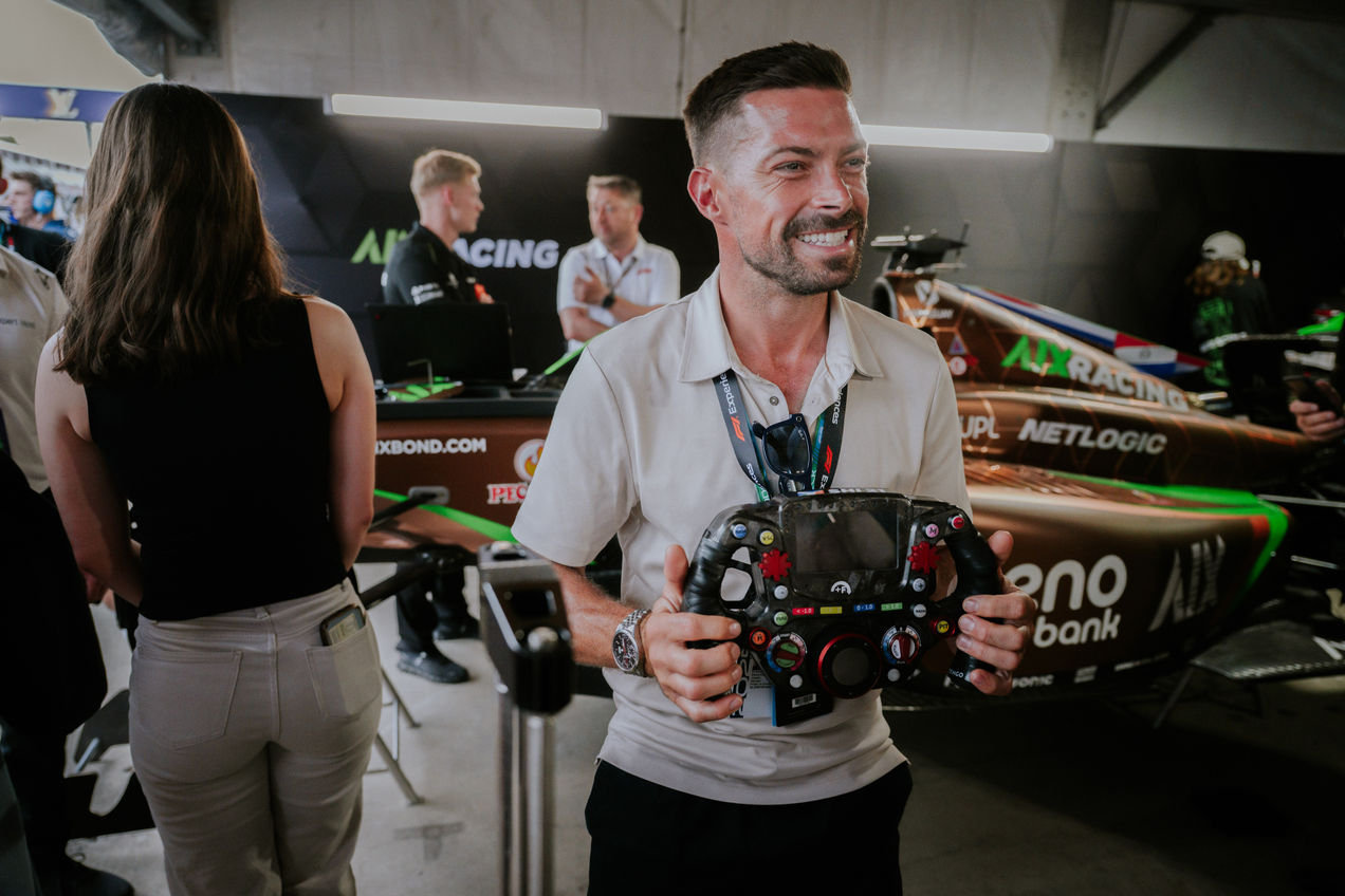 Expériences F1 pour les invités pendant la visite du paddock F2/F3