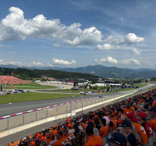 Aficionados de Fórmula 1 en las gradas del Red Bull Ring durante el Gran Premio de Austria