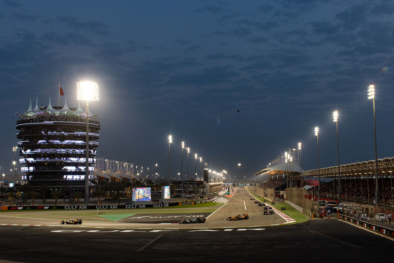 Übersicht über die Hauptgerade und die erste Kurve des Bahrain International Circuit
