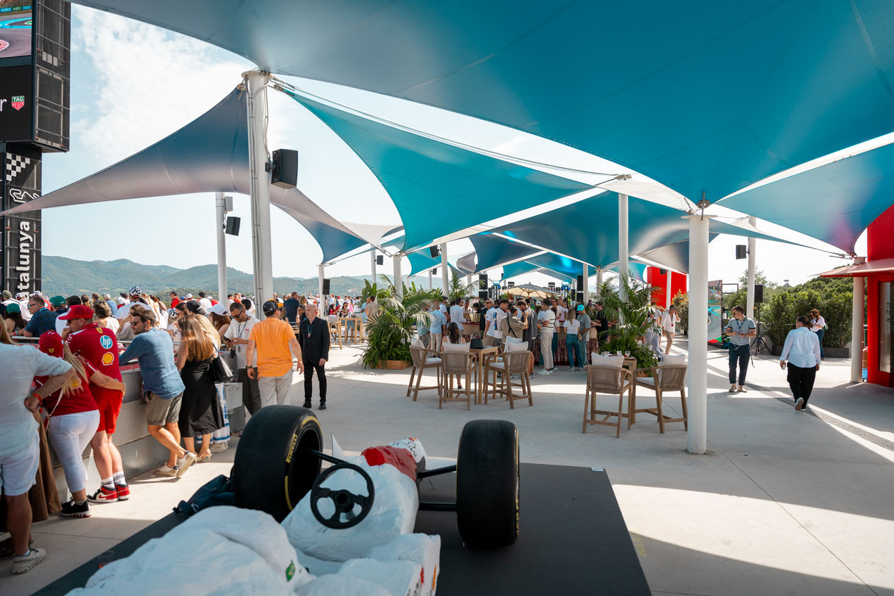 Una visión general del Pit Lane Lounge en el GP de Barcelona