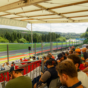 Fans auf der Goldtribüne 6 während des GP von Belgien in Spa-Francorchamps