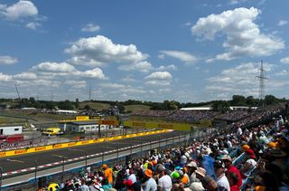 Varias tribunas durante el Gran Premio de Hungría, vistas desde la tribuna Grid Grandstand