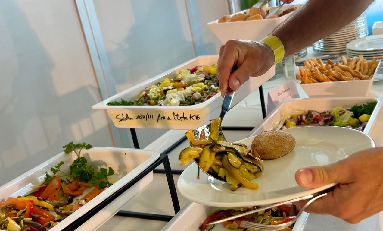 Eten dat wordt geserveerd in de Race Club hospitality lounge