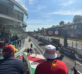 Increíbles vistas del pit lane desde el Race Club