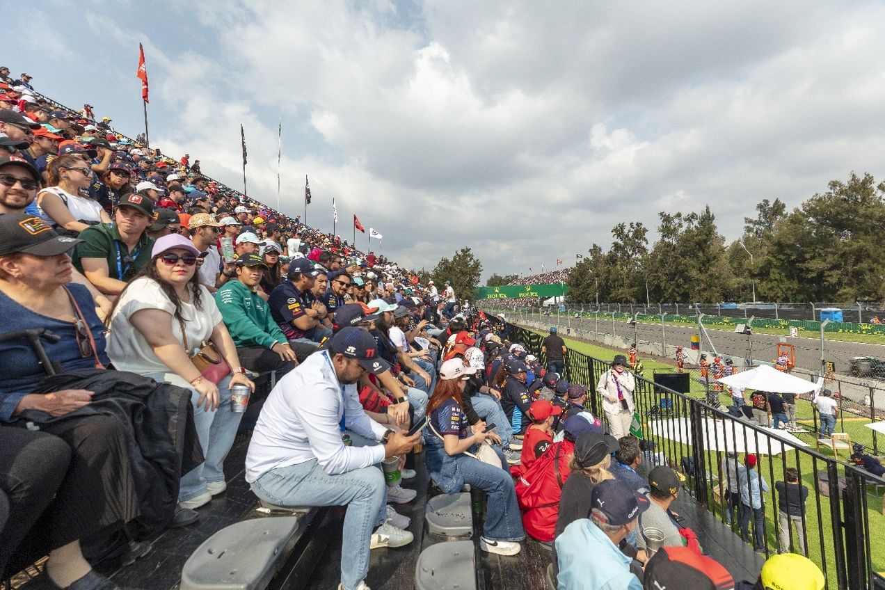 Fans at the Mexican GP watching the race from grandstand 8