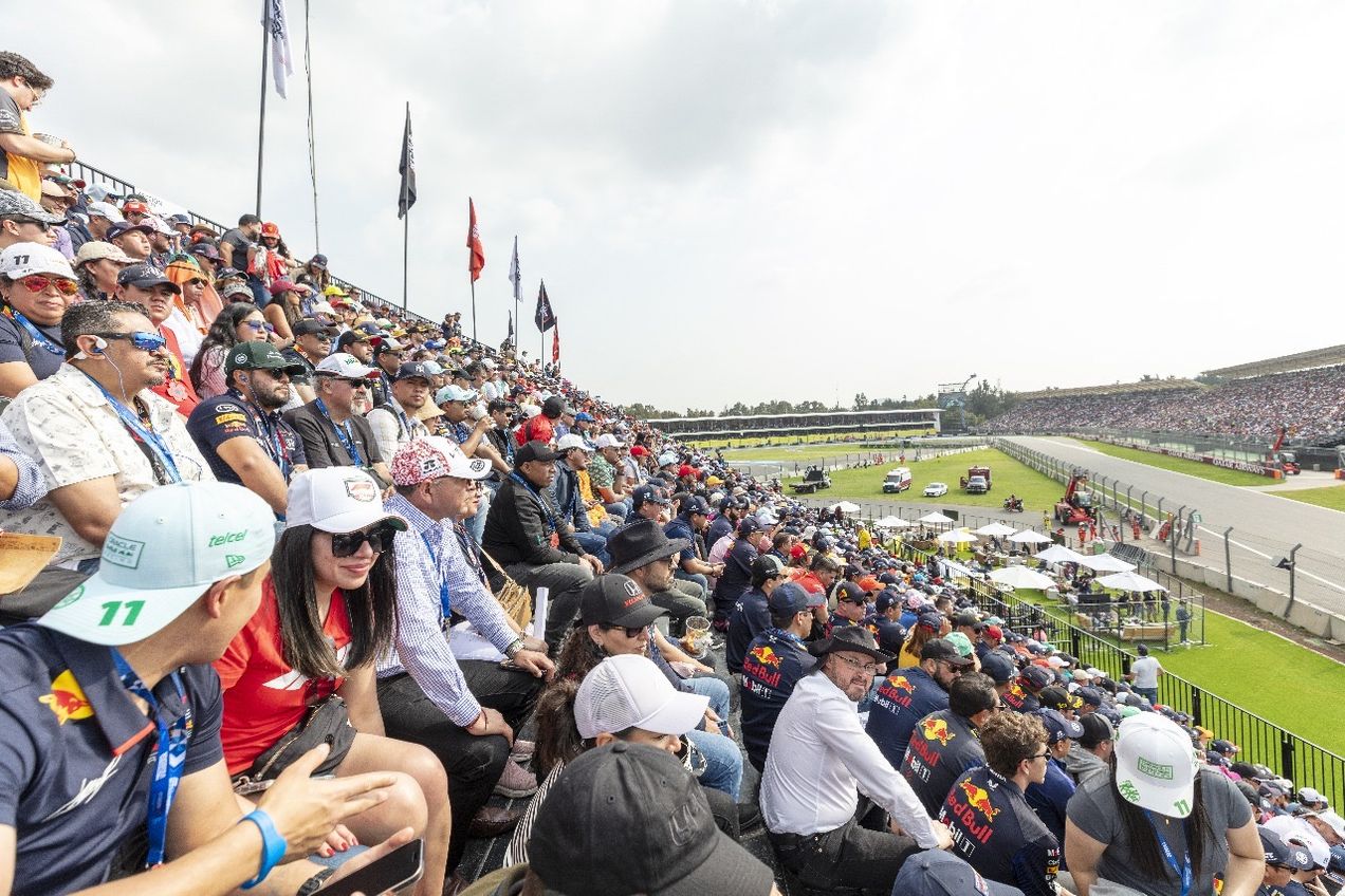 Fans on Grandstand 9 of Autódromo Hermanos Rodríguez watching the GP