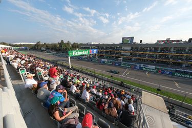 Uitzicht vanaf de hoofdtribune van de GP van Mexico