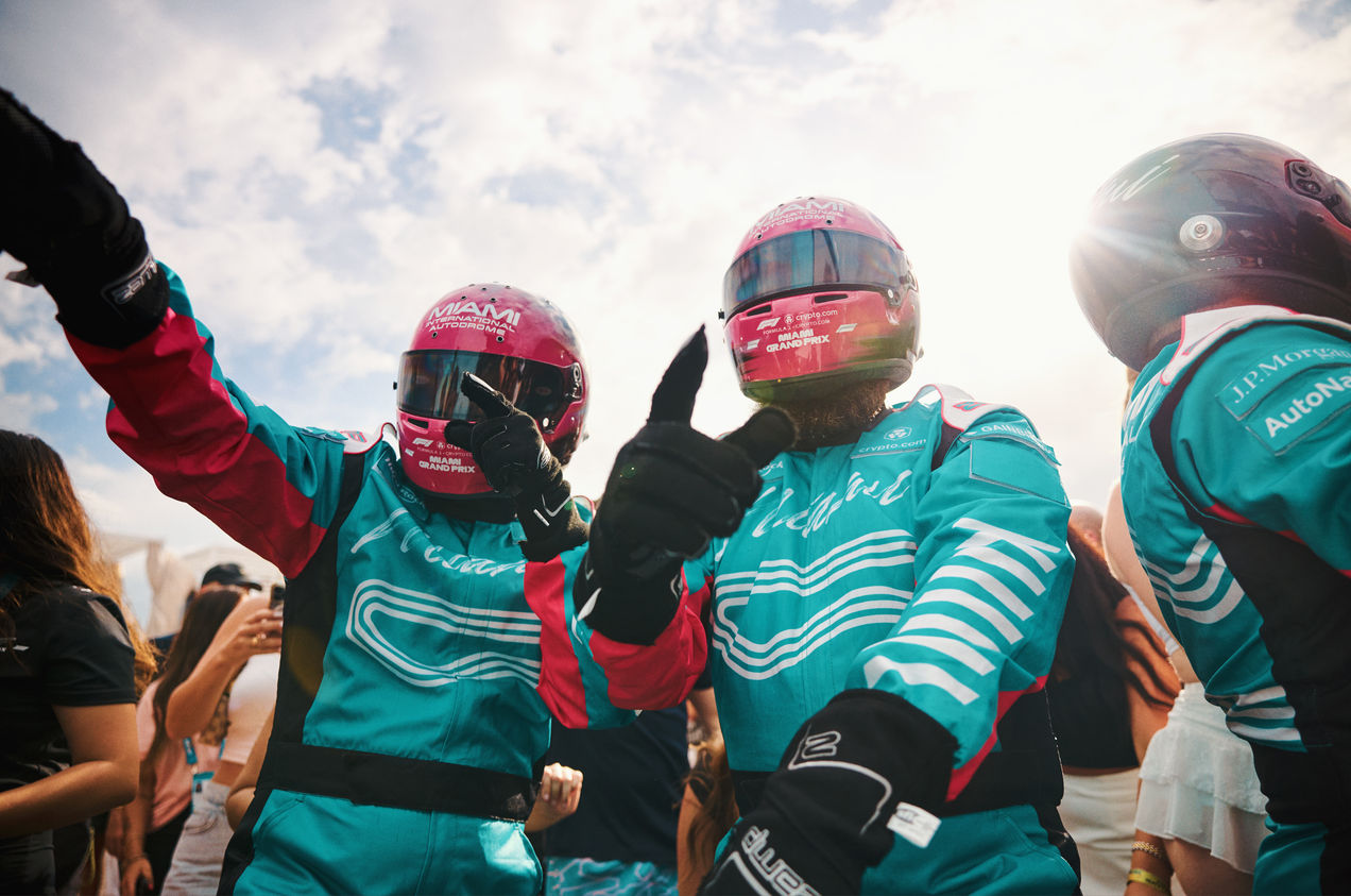 Roaming live entertainment during the Miami GP weekend