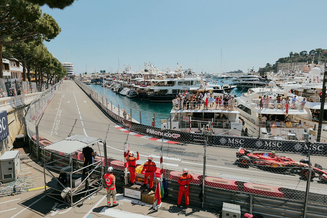 Blick aus dem Hospitality-Bereich des Caffe Milano auf den Hafenbereich des Monaco GP