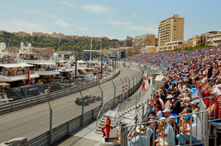 Vista desde la zona de hospitalidad del Caffe Milano en la sección portuaria del GP de Mónaco