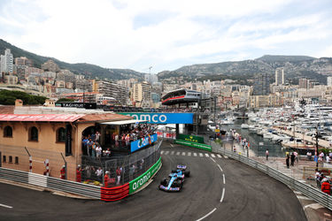 Vue de l'extérieur de l'espace d'accueil de la Rascasse au GP de Monaco