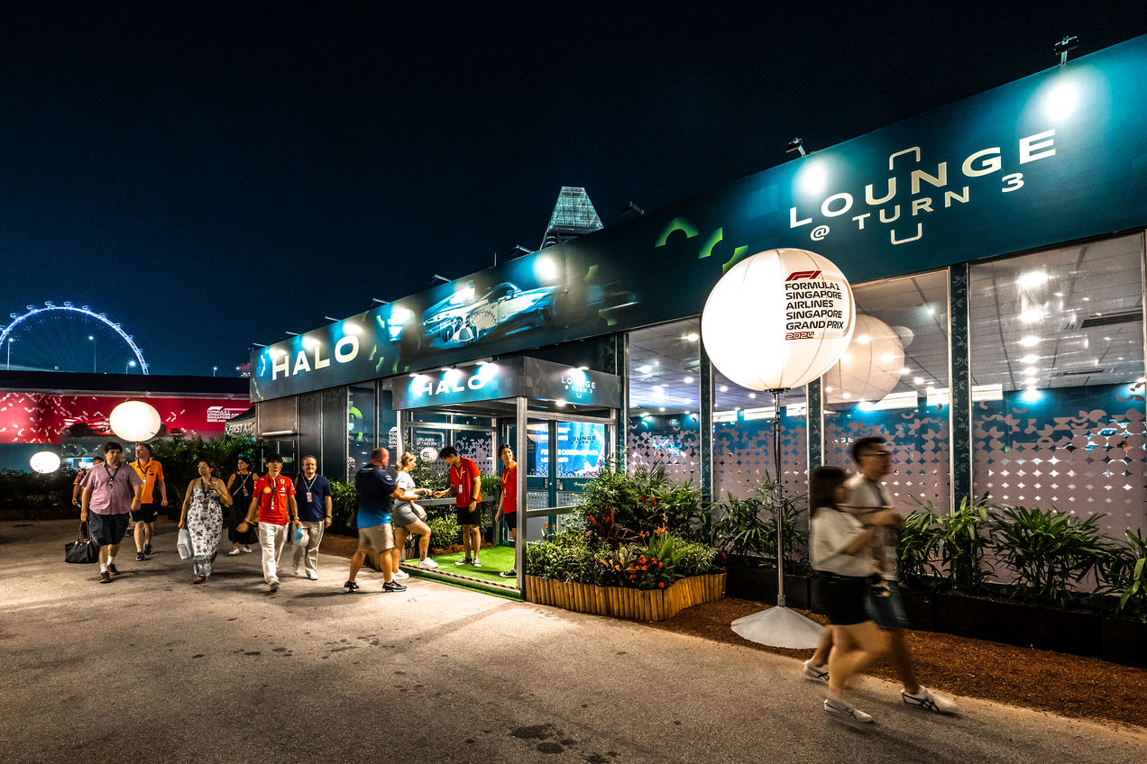 De ingang van de Lounge @ Turn 3 bij de GP van Singapore