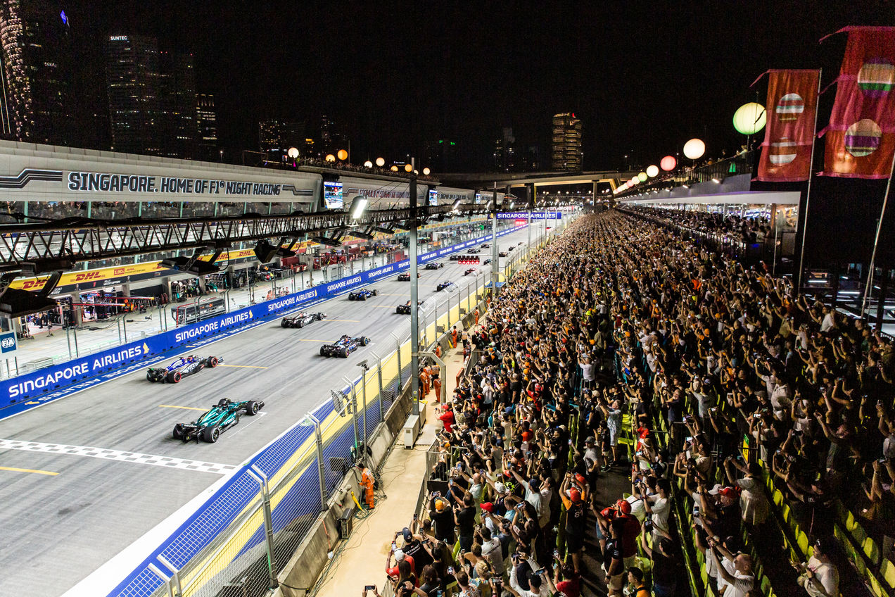 The start of the Singapore GP with fans on the Super Pit Grandstand watching