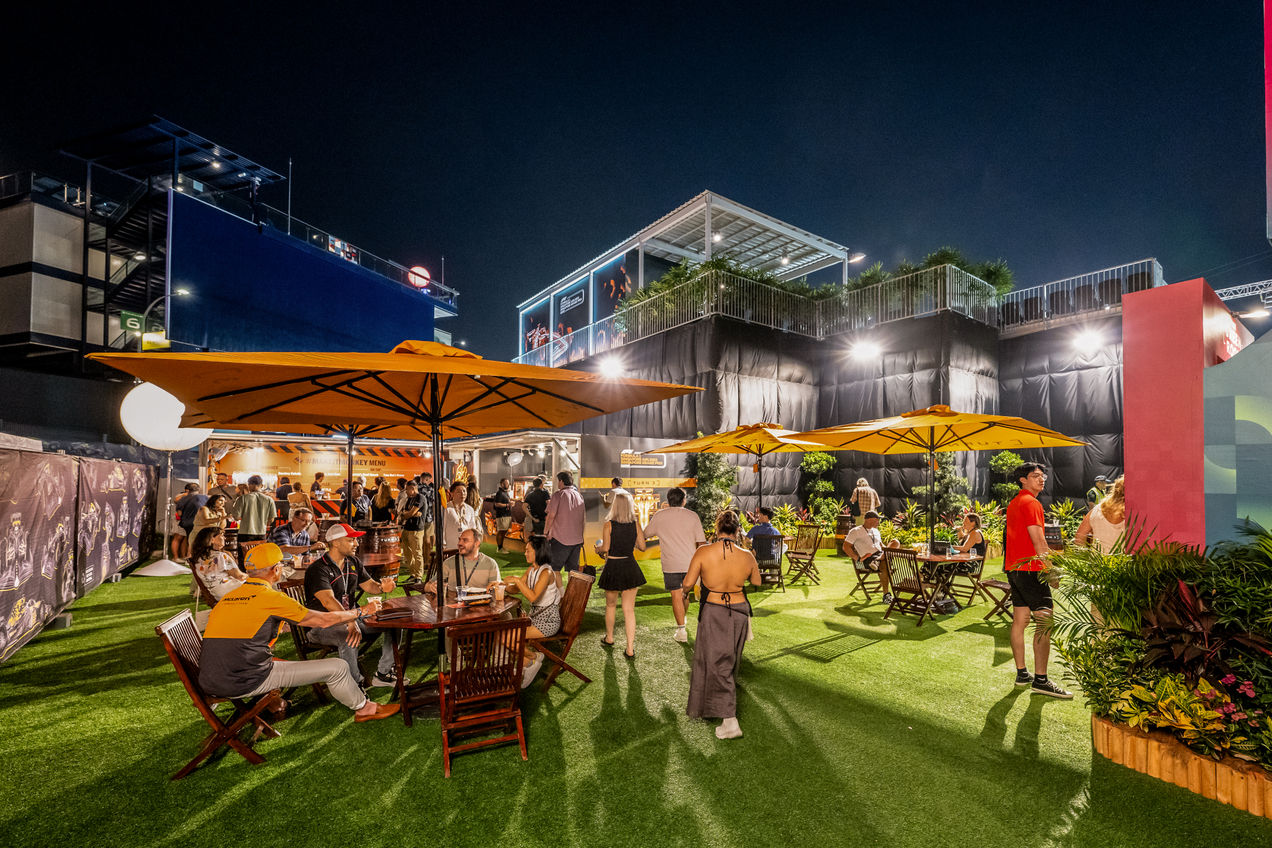 Het buitengedeelte van de Green Room bij de GP van Singapore