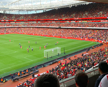 Uitzicht op het veld in het Emirates Stadium tijdens een Arsenal-wedstrijd