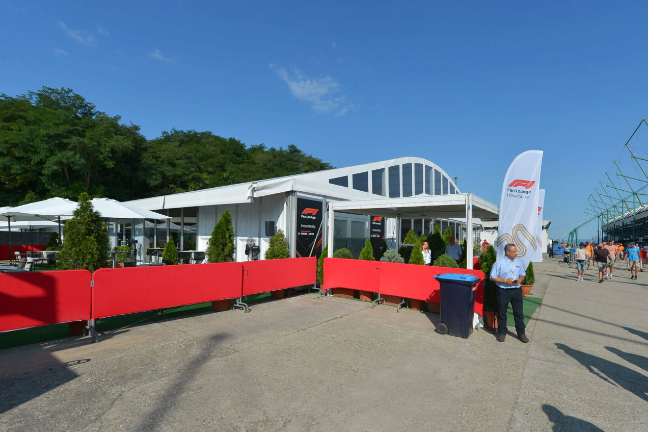 Vista de la entrada del VIP Fan Lounge en el GP de Hungría