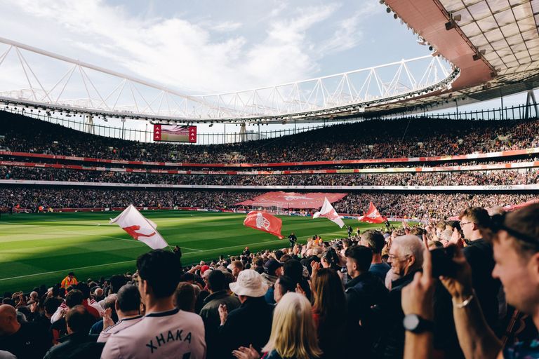 Blick auf das Spielfeld im Emirates Stadium während eines Arsenal-Spiels