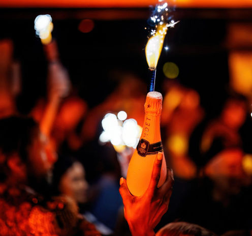 Champagner in Bernie's Beach Club während der After-Party zum GP der Niederlande