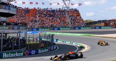 Coches de F1 en la famosa curva Tarzán del Circuito de Zandvoort
