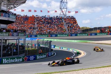 Coches de F1 en la famosa curva Tarzán del Circuito de Zandvoort