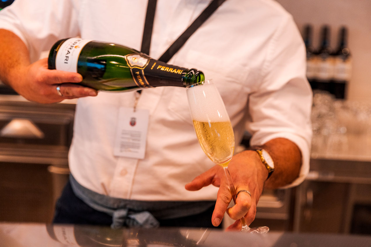 Champán servido en el salón del Club de Campeones del GP de Abu Dhabi