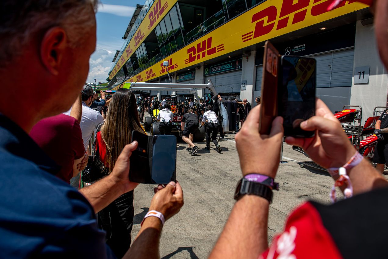 Les invités de F1 Experiences lors d'un Pit Lane Walk sur le Red Bull Ring