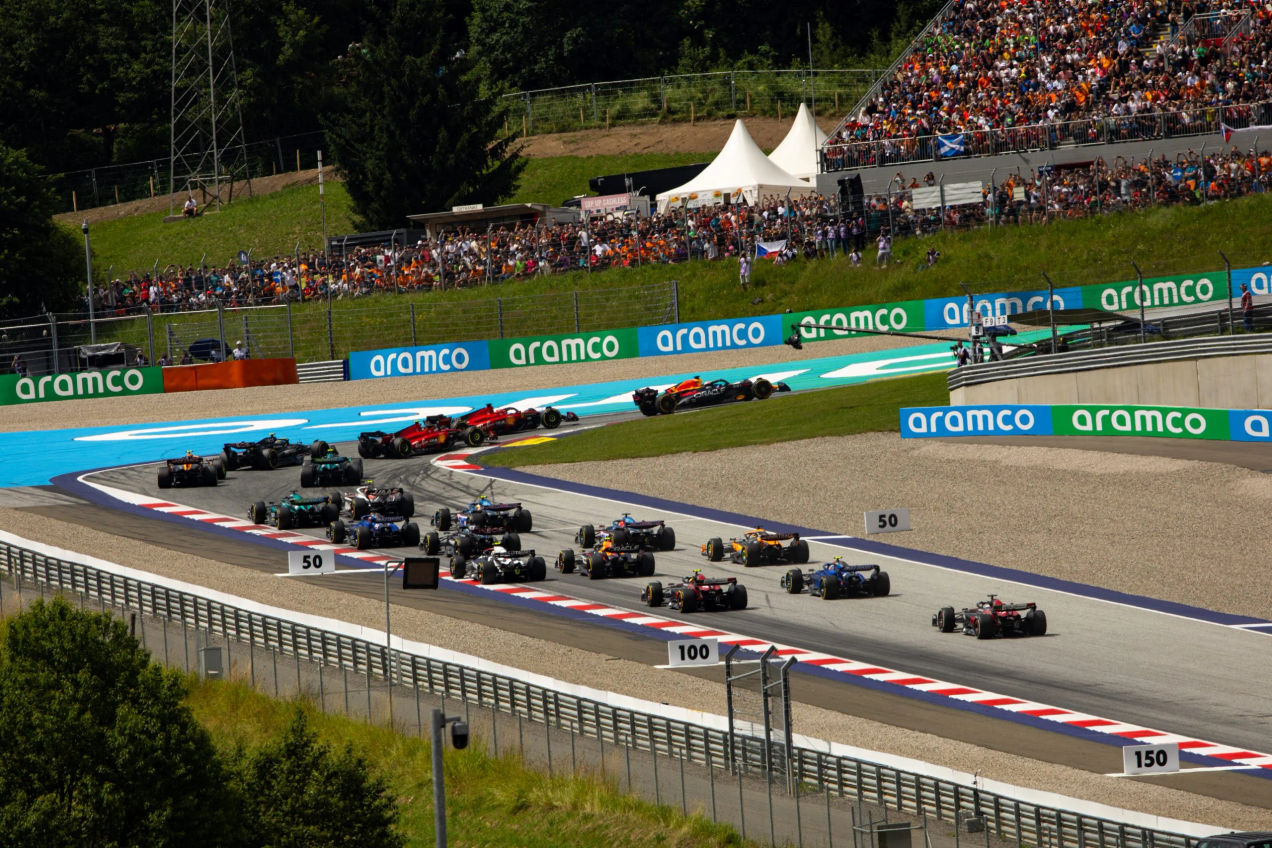 Voitures de F1 sur le Red Bull Ring lors du GP d'Autriche
