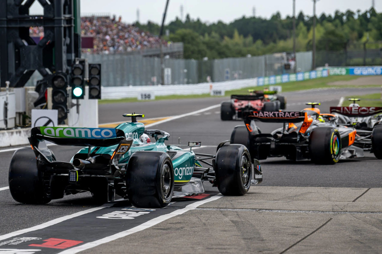 F1 cars on the Suzuka track at the Japanese GP