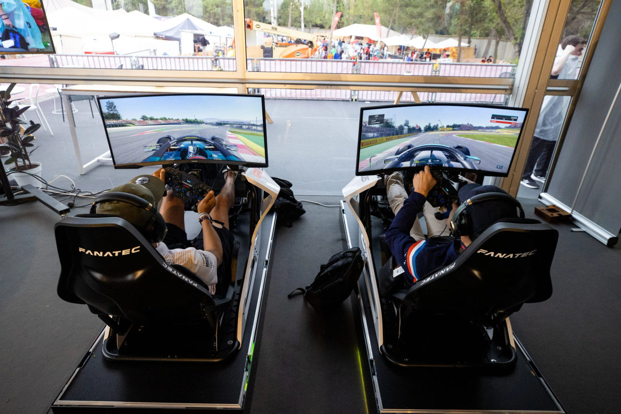 Rennsimulatoren sind im Champions Club beim Grand Prix von Barcelona verfügbar