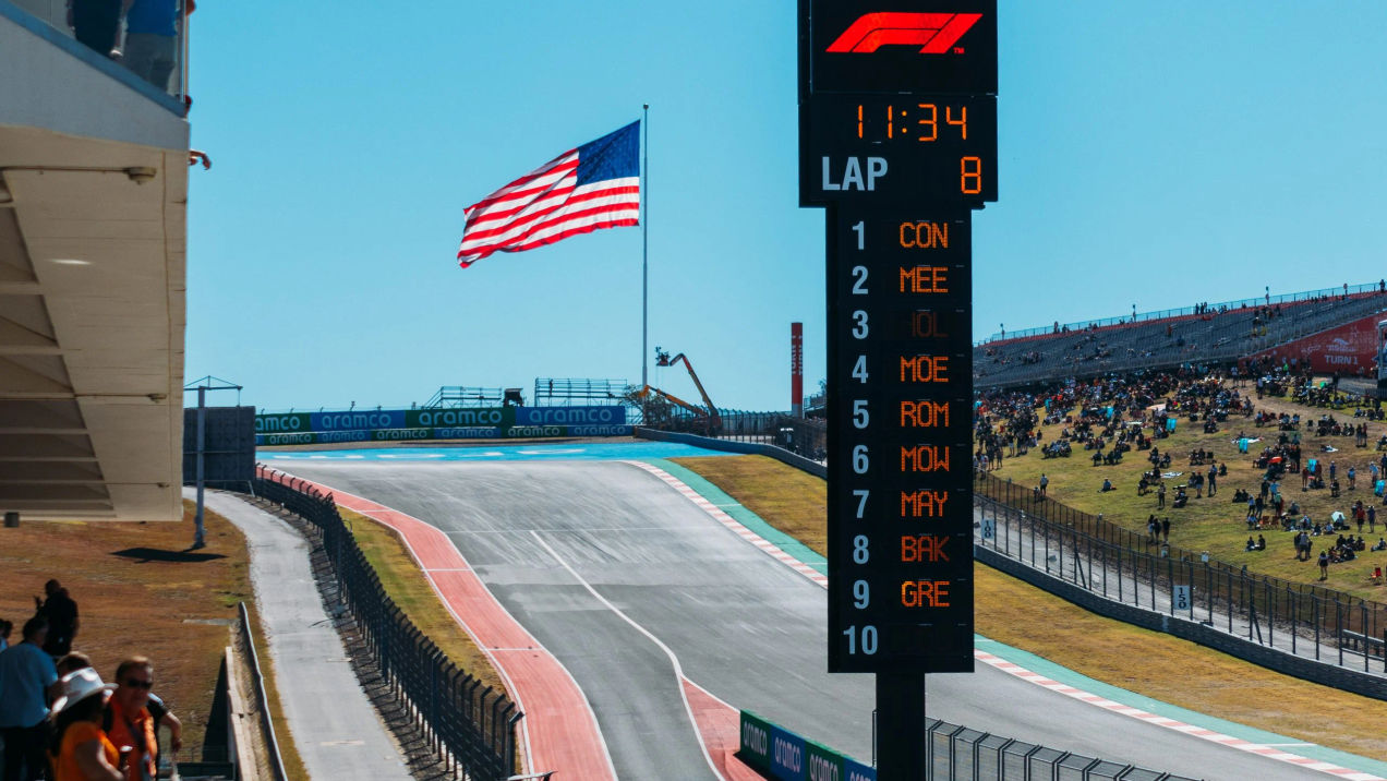 La bandera estadounidense ondea orgullosa sobre el Circuito de las Américas