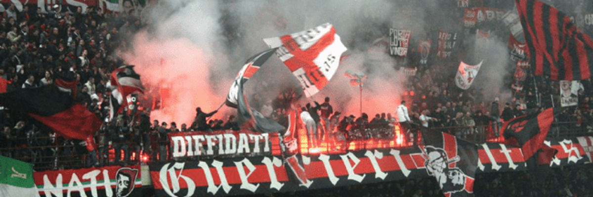 AC Milan-Fans jubeln während eines Spiels