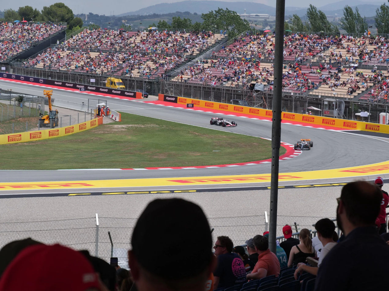 Aficionados en la Tribuna A del Circuit de Barcelona-Catalunya