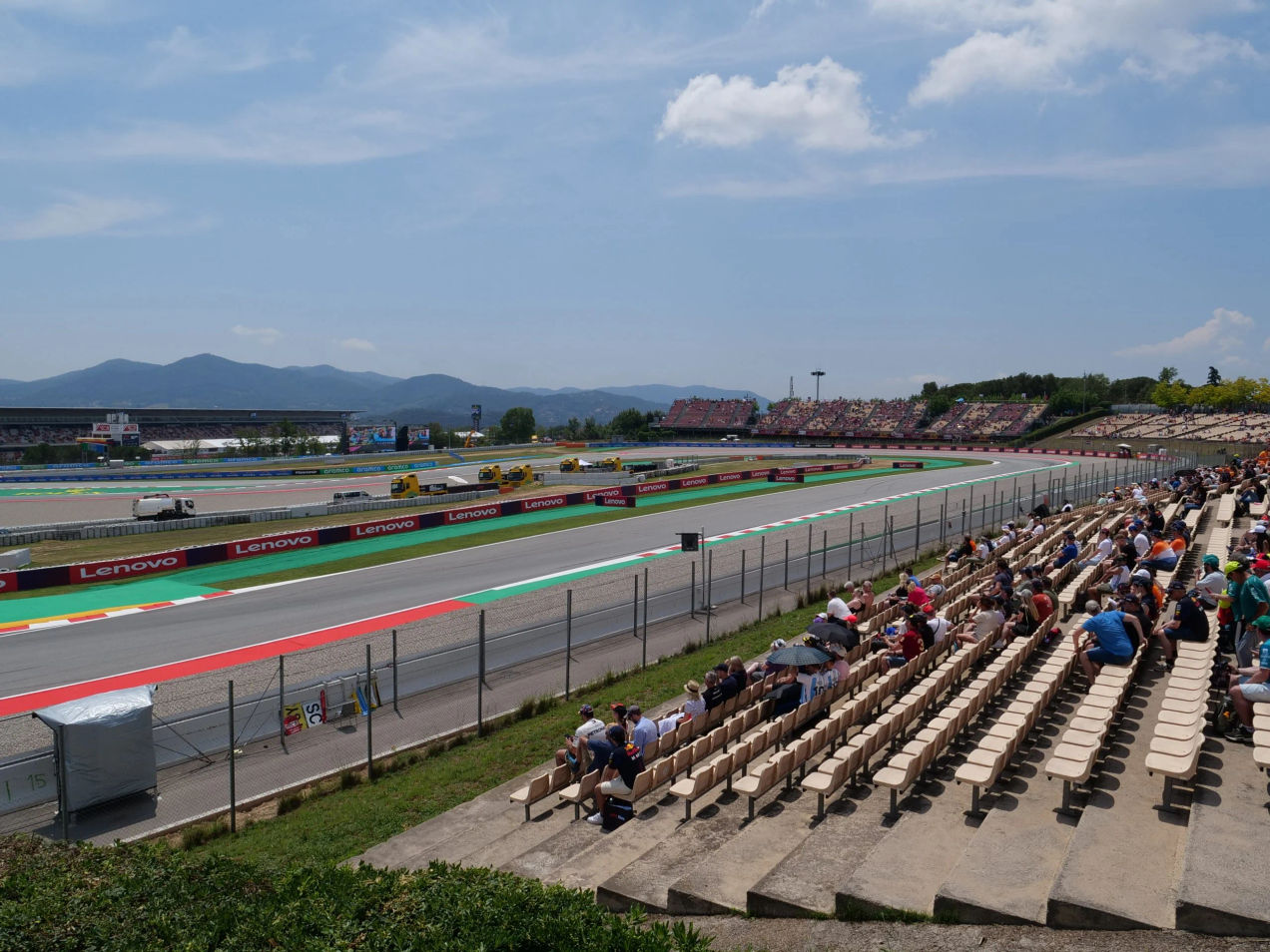 Aficionados en la Tribuna C del Circuit de Barcelona-Catalunya