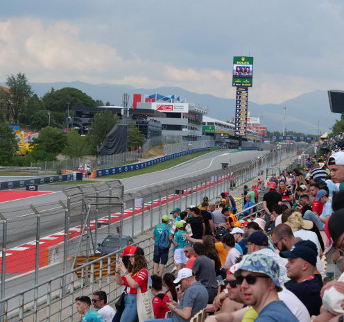Aficionados en la Tribuna F del Circuit de Barcelona-Catalunya