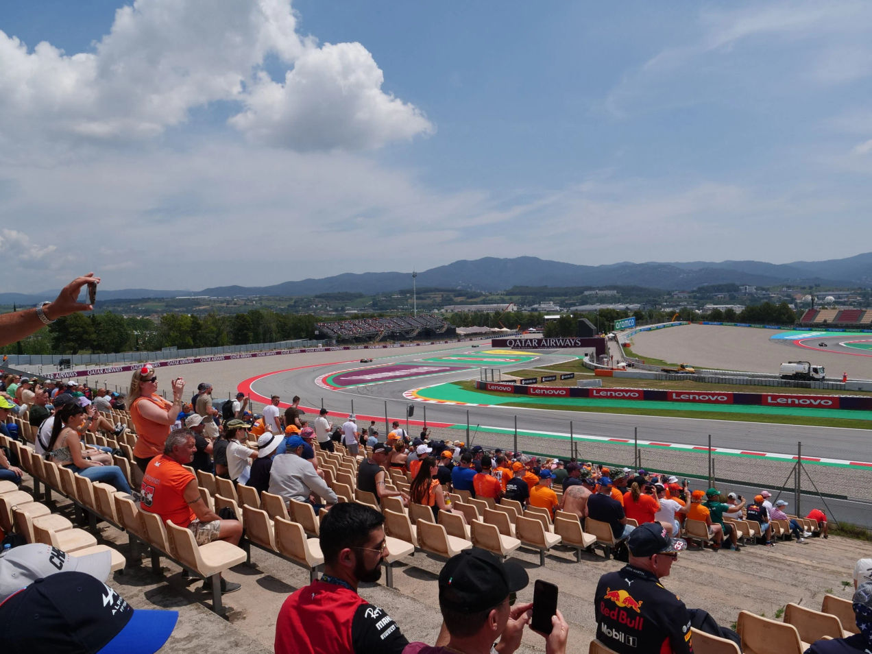 Aficionados en la Tribuna G del Circuit de Barcelona-Catalunya