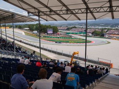 Aficionados en la Tribuna M del Circuit de Barcelona-Catalunya