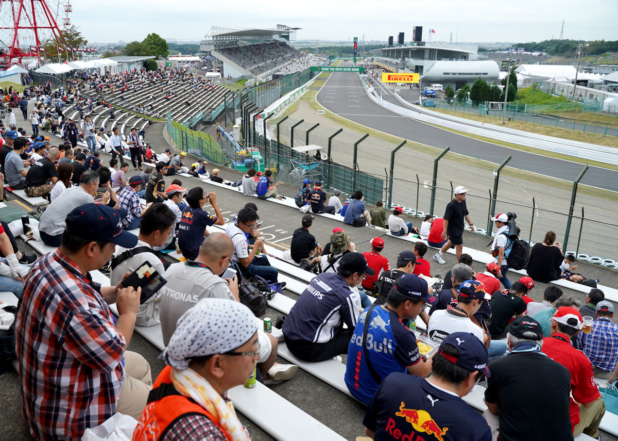 Fans on Grandstand R with a view of the last corner of the circuit