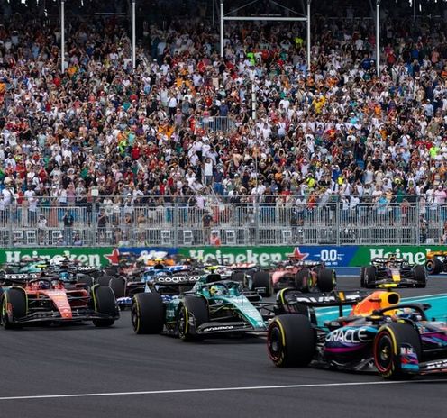 F1 drivers race on the Miami GP circuit