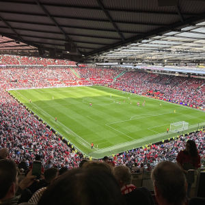 Eckansicht des Old Trafford während eines Manchester United Spiels