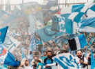 Aficionados del SSC Napoli animando en el Stadio Diego Armando Maradona