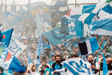 SSC Napoli fans juichen in het Stadio Diego Armando Maradona