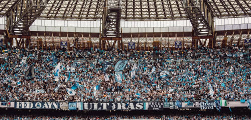 Joueur du SSC Napoli en action au Stadio Diego Armando Maradona