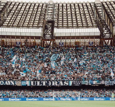 Joueur du SSC Napoli en action au Stadio Diego Armando Maradona