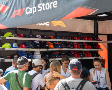 Boutique de casquettes F1 sur le circuit de Monza