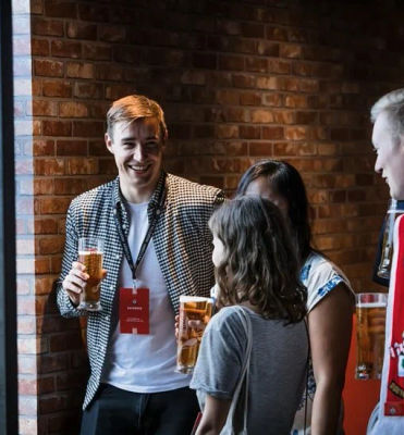 Fans in der Saints bar