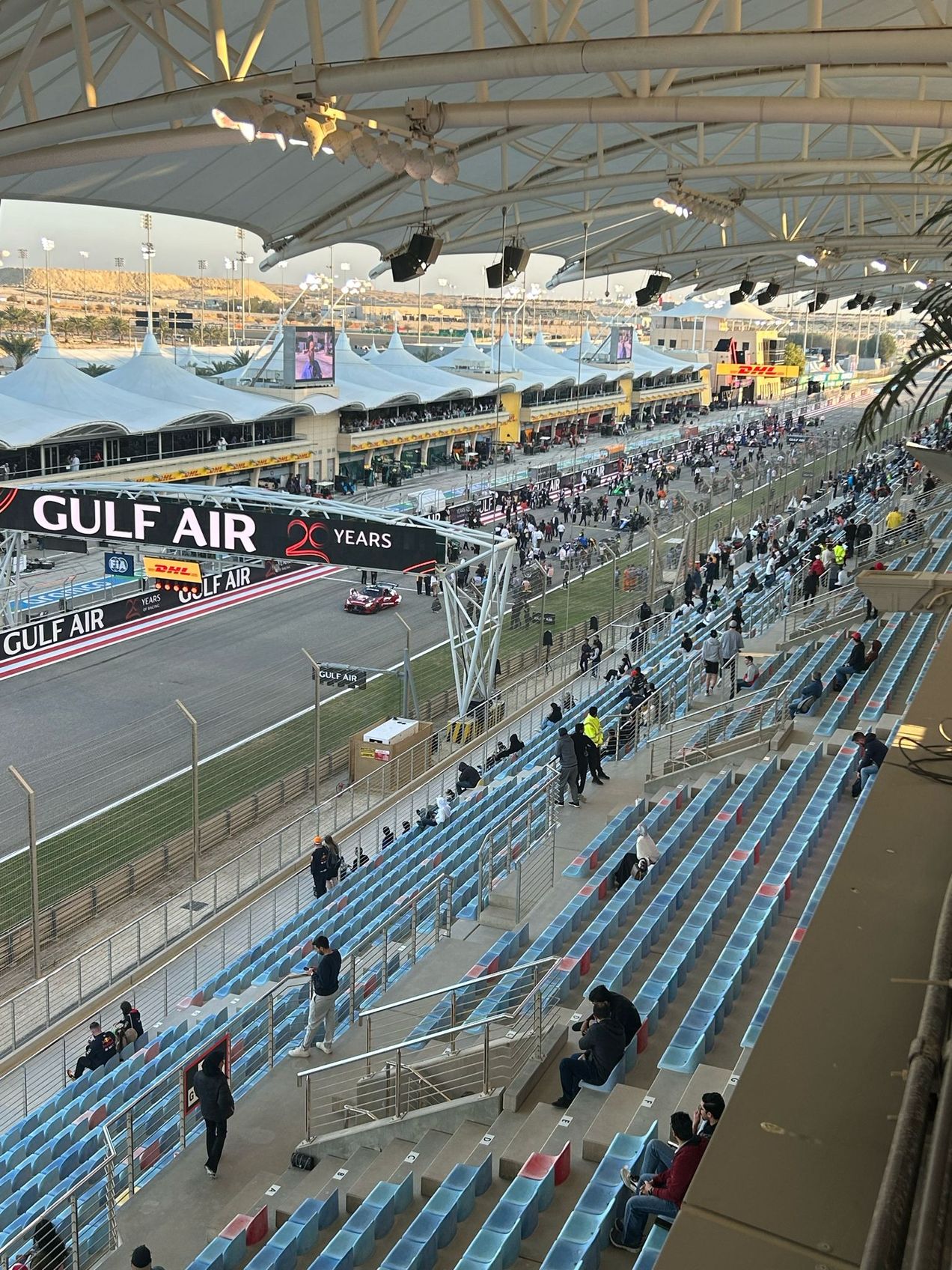 Vue depuis votre siège sur la tribune principale du circuit international de Bahreïn - GP de Bahreïn